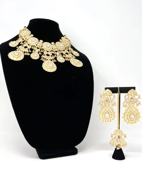 Kundan tikka set